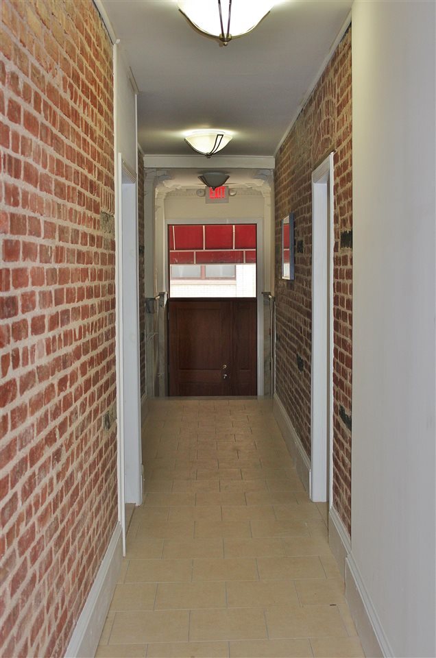 Building Photo - 325 Baldwin Ave