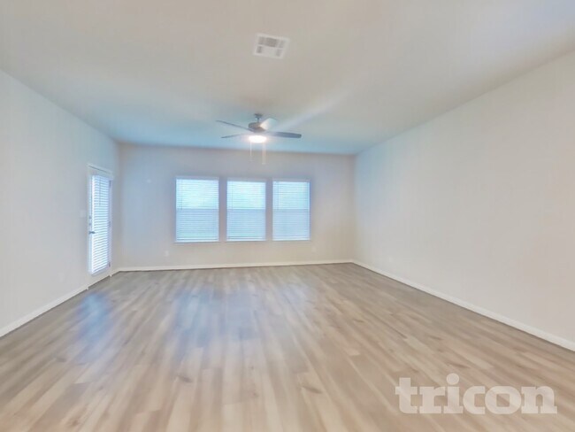 Foto del edificio - 13524 Paxton Blvd
