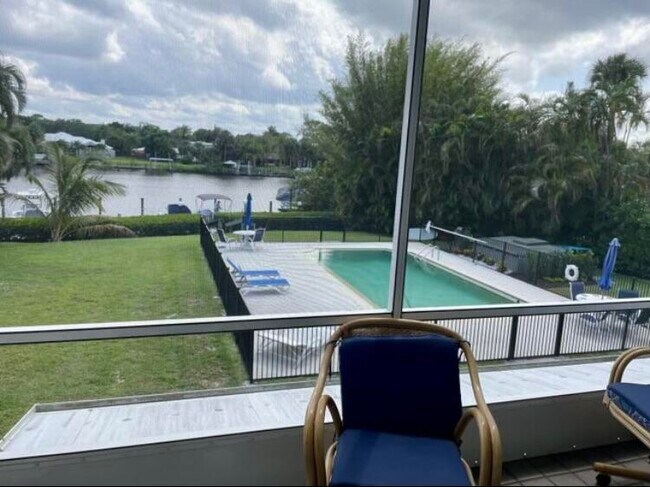Foto del edificio - 974 NW Spruce Ridge Dr