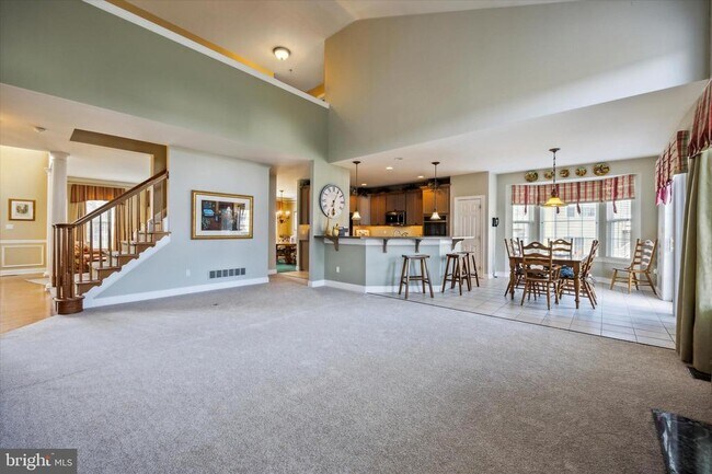 Building Photo - 202 Honey Locust Dr