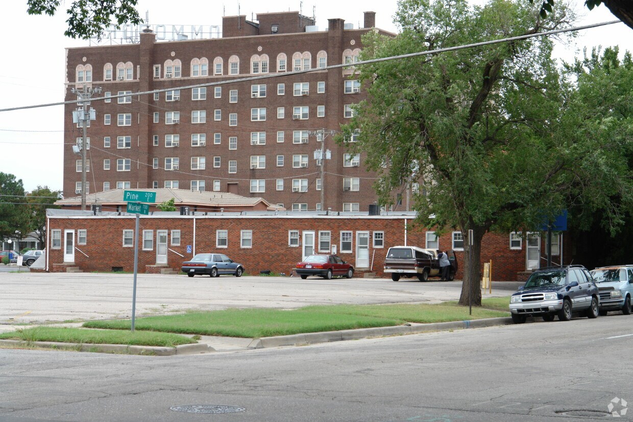 Building Photo - 624 N Market St