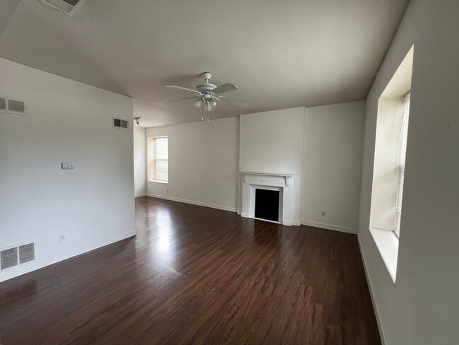 Building Photo - 4398 McPherson Ave