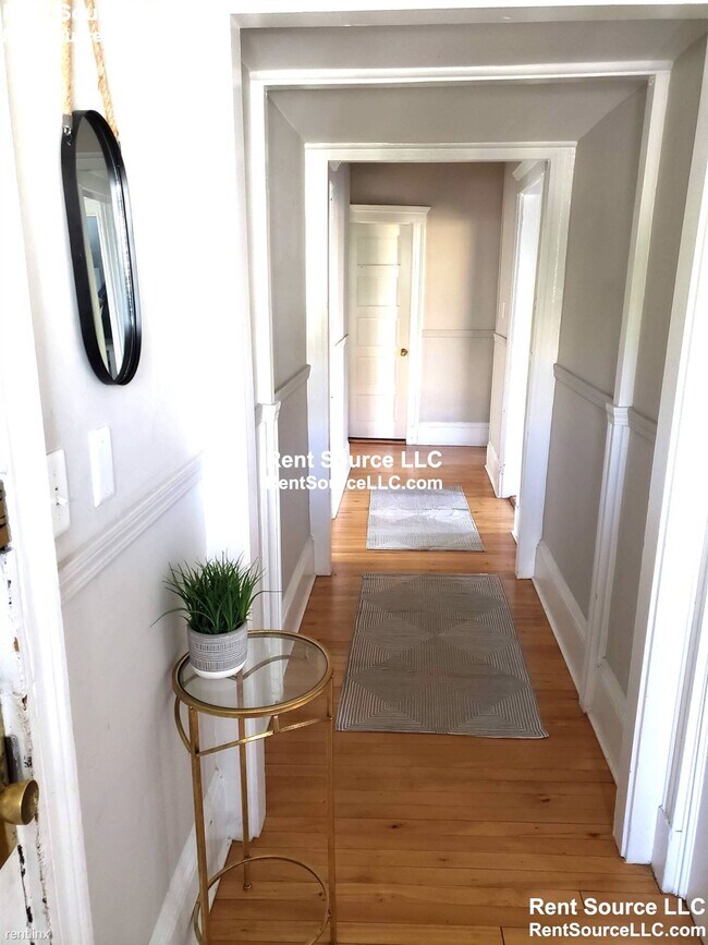Building Photo - 4 br, 1 bath  - 11 Farragut Ave