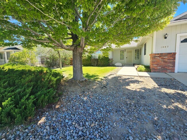 Foto del edificio - Home For Rent in Sunridge