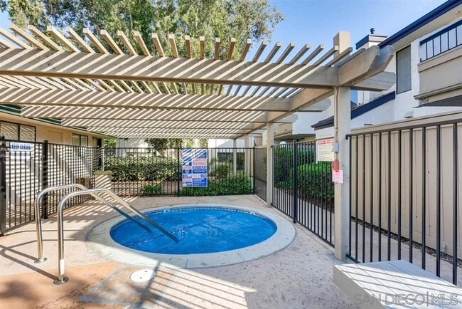 Foto del edificio - Spacious and Bright Escondido 1 Bed 1 Bath...