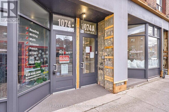 Photo du bâtiment - 1074 St Clair Ave W