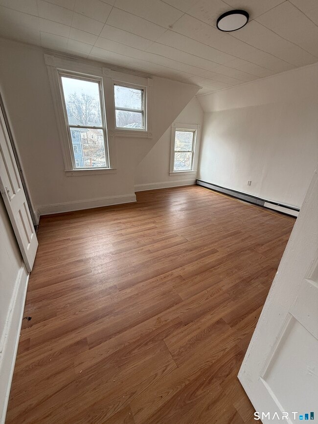 Building Photo - 64 Irion St