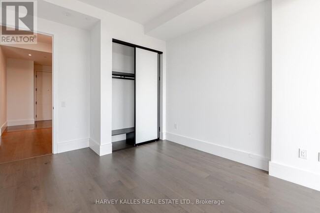 Building Photo - 215-1215 Lonsdale Rd