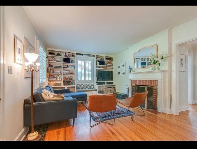 Building Photo - 2710 Hawthorne Pl