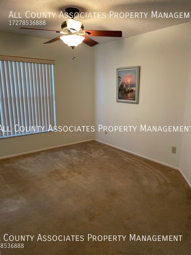Building Photo - Quiet end unit, screened porch with pond view