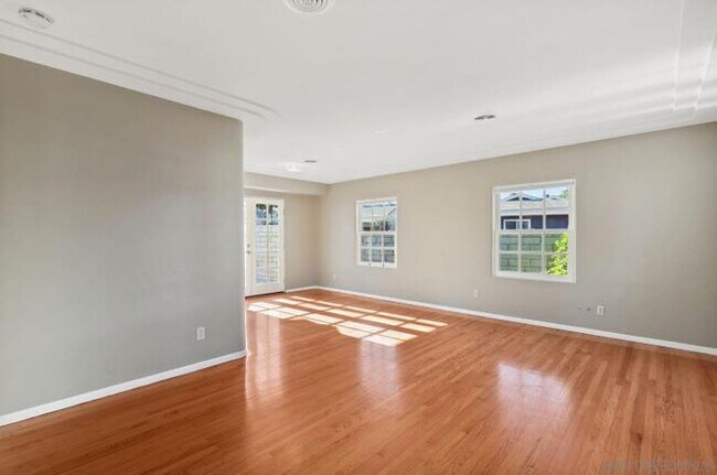 Building Photo - 4796 Valencia Dr