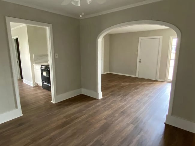 Building Photo - 3875 W Lynwood Dr