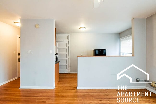 Building Photo - 3271 W Wrightwood Ave