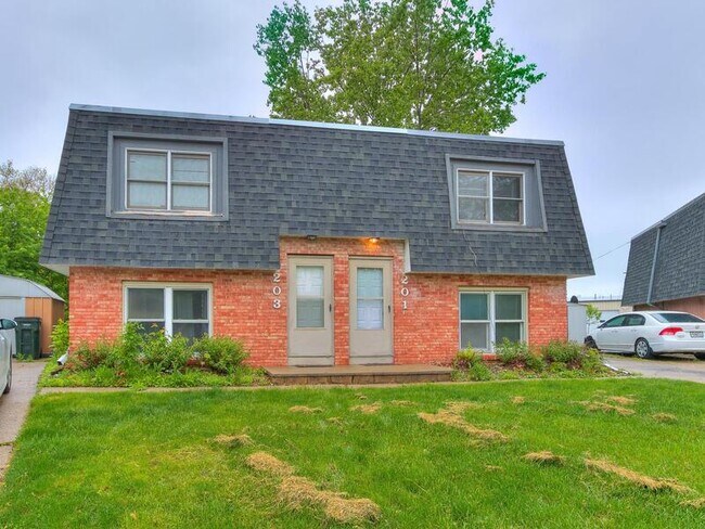 Building Photo - 201-203 Wellons Dr