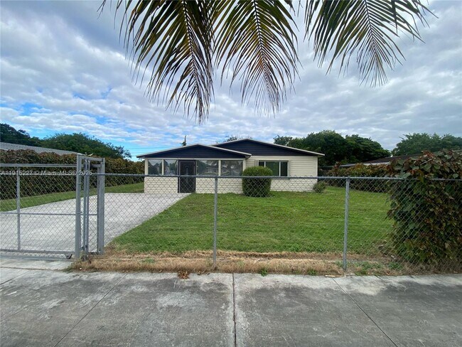 Foto del edificio - 746 NW 3rd St