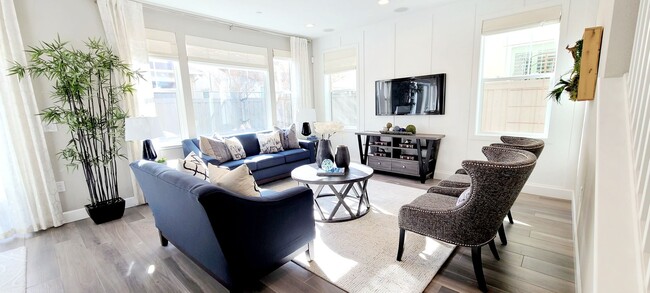 Foto del edificio - Gorgeous 4 Bedroom Model Home in the Cannery