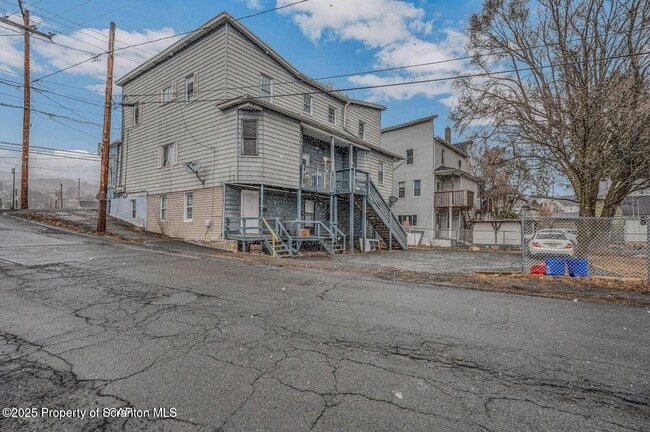 Building Photo - 1202 Main St