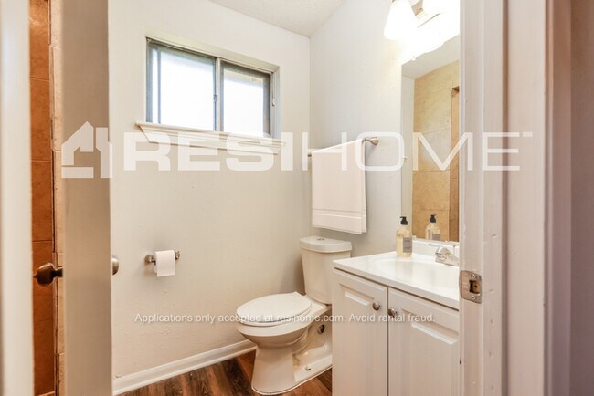 Building Photo - 222 La Fonda Drive