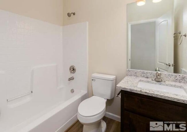 Foto del edificio - Brand New 4 Bedroom Charming home