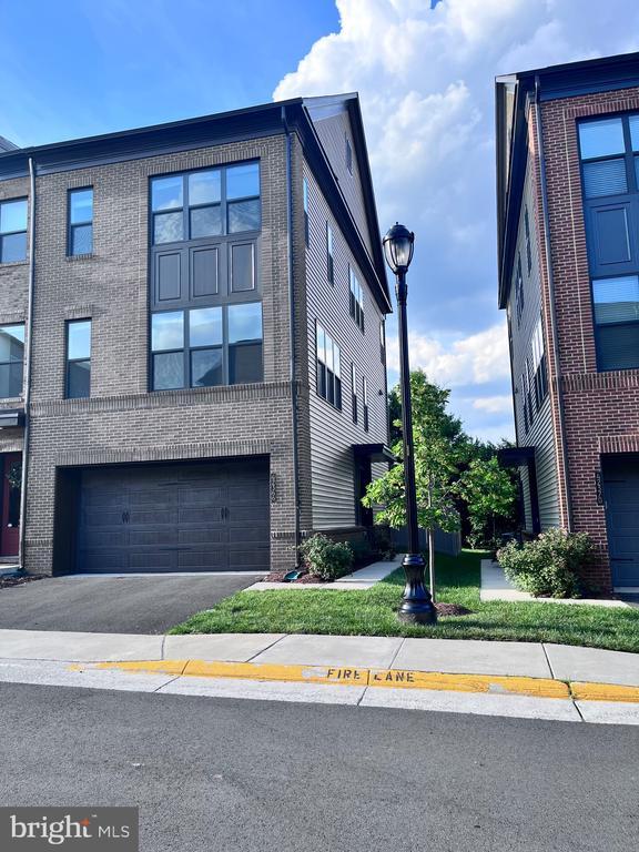 Building Photo - 42366 Zenith Terr