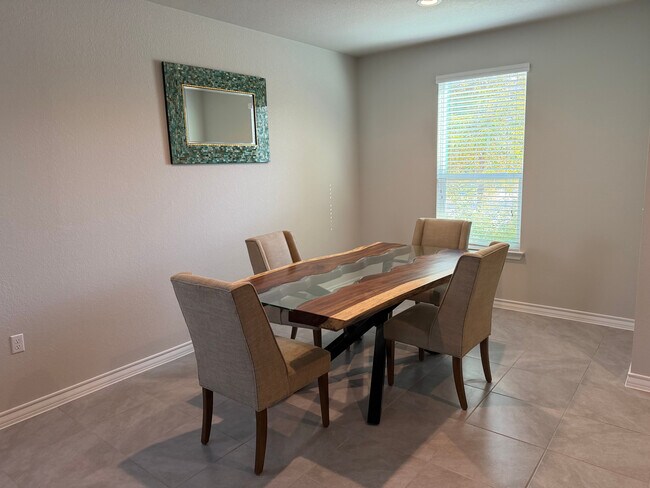 Foto del edificio - Room in Single Family Home on Clayton Creek Ave