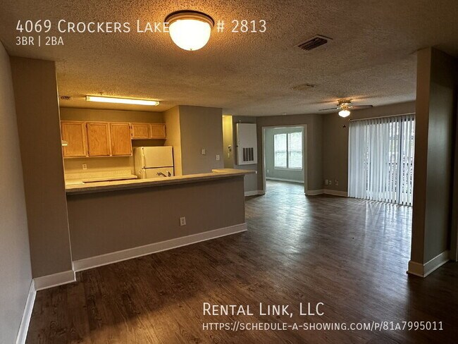 Foto del edificio - 4069 Crockers Lake Blvd