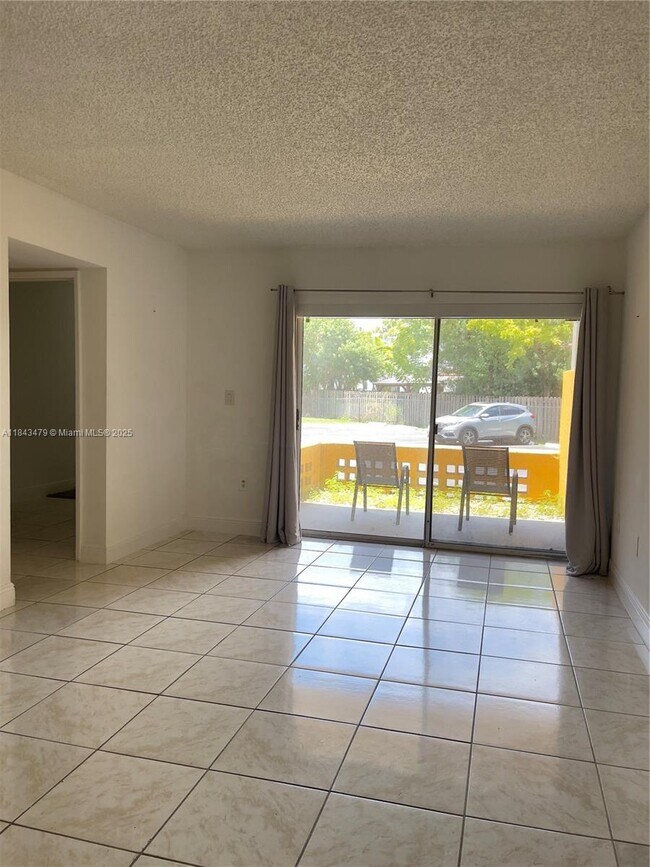 Foto del edificio - 9731 Fontainebleau Blvd
