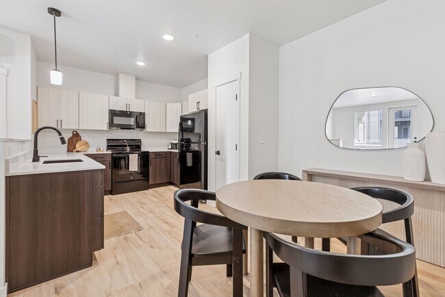 Building Photo - Brisa Heights