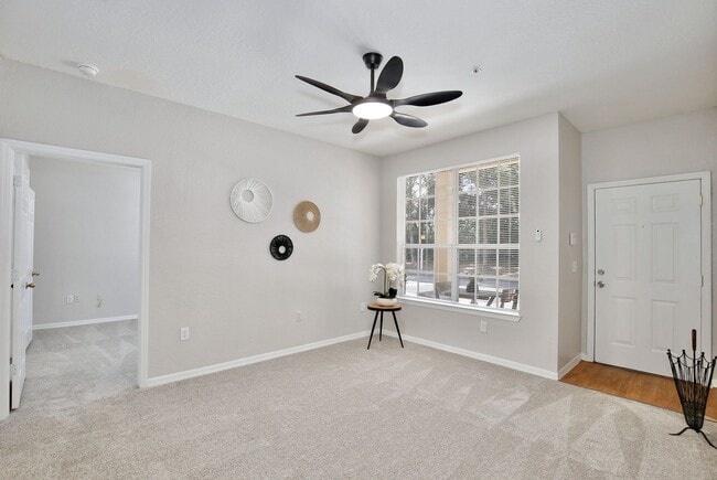 Building Photo - Crescent Place 26-100