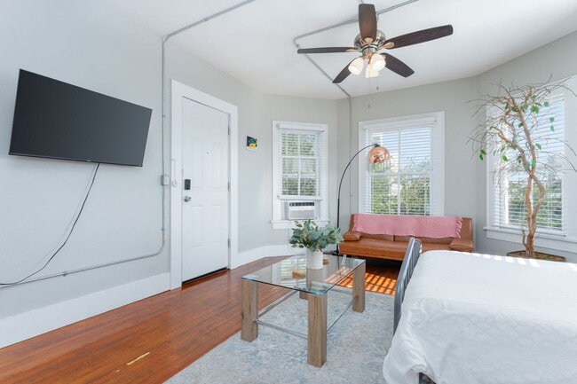 Building Photo - 308 Power St