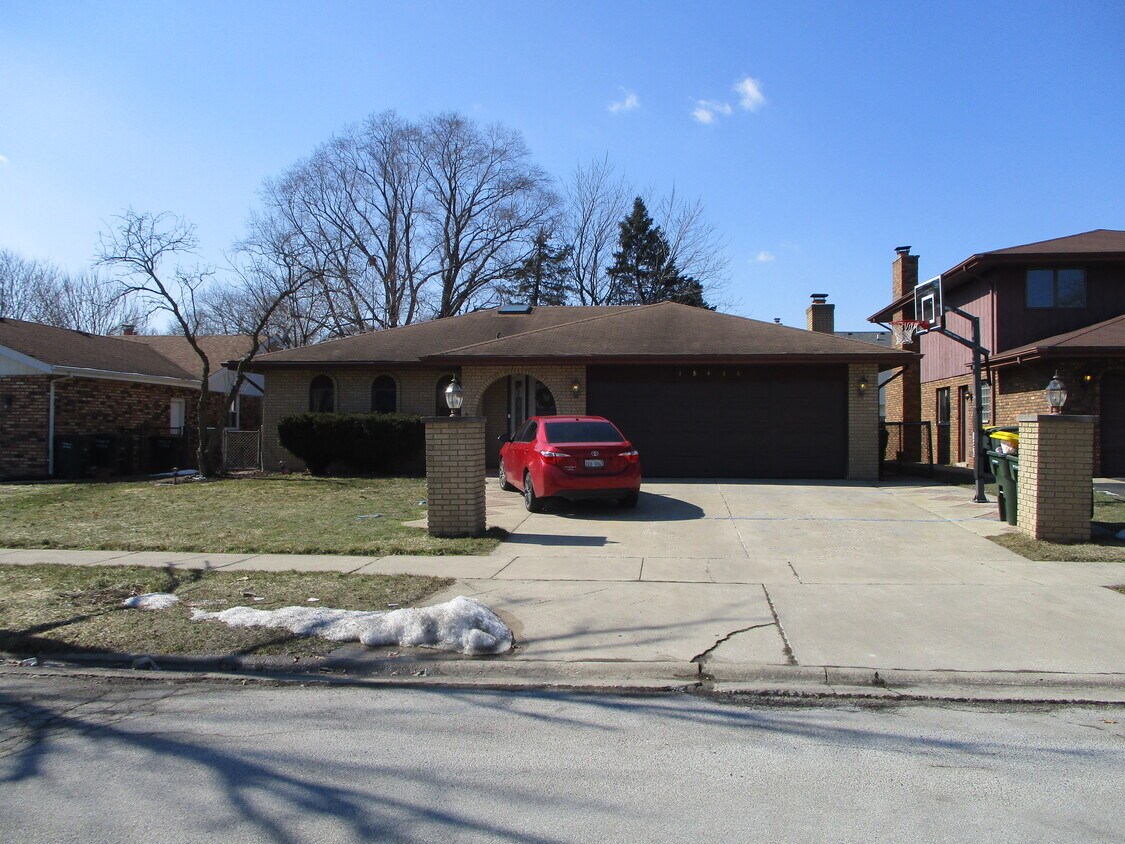 18436 Clyde Ave, Lansing, IL 60438 House Rental in Lansing, IL