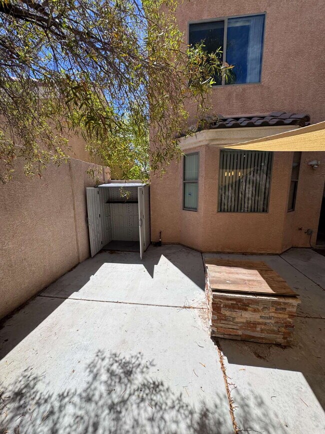 Building Photo - Centennial Hills 4-bedrooms with 2.5 bath