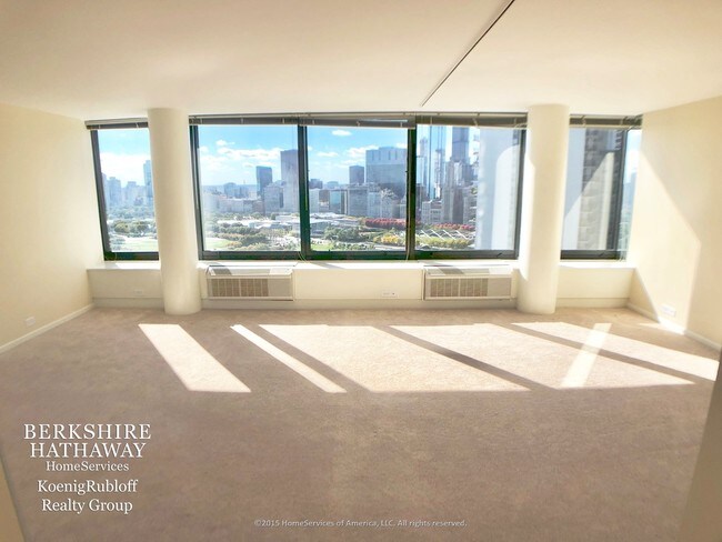 Foto del edificio - 155 N Harbor Dr