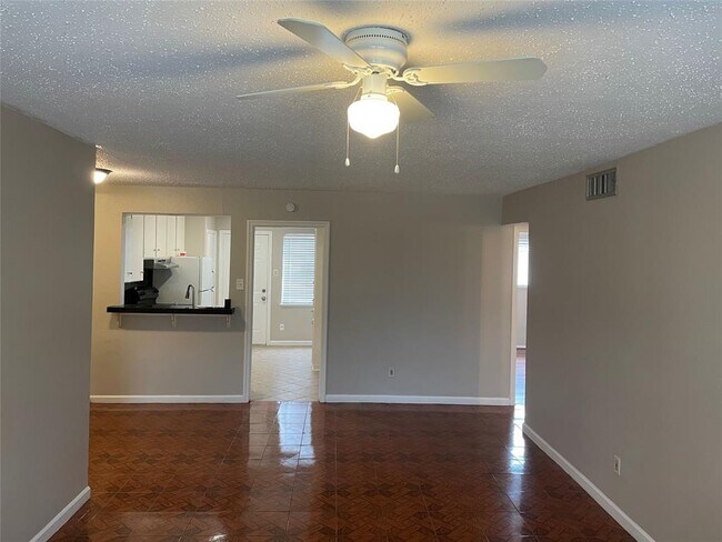 Building Photo - 11605 Chimney Rock Rd