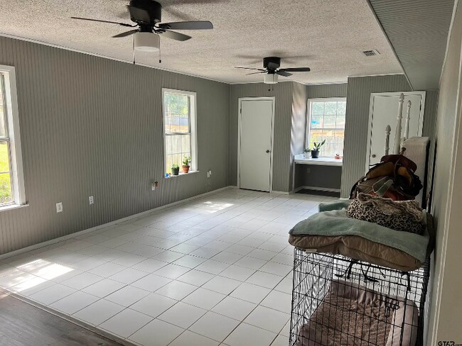 Foto del edificio - 3711 Pratt Ln