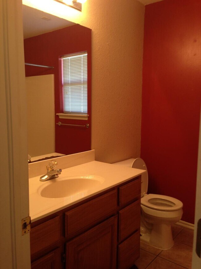 Building Photo - 3116 Buckingham Pl