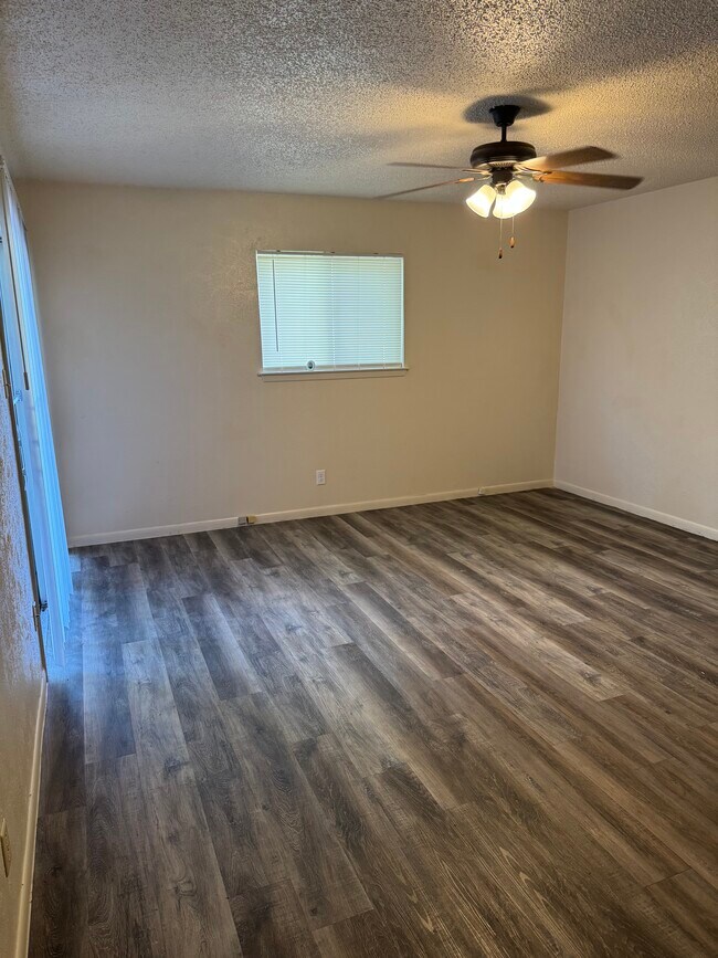 Dormitorio principal - 1202 Wales Dr