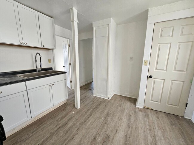 Foto del edificio - 415 12th St SE