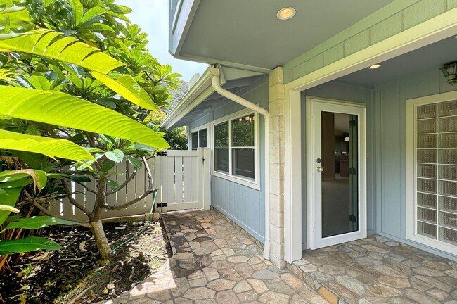 Building Photo - 1298 Lunalilo Home Rd