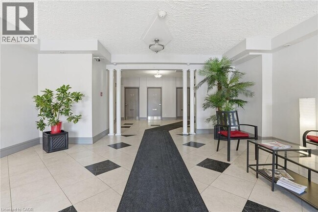 Building Photo - 101 Queen St S