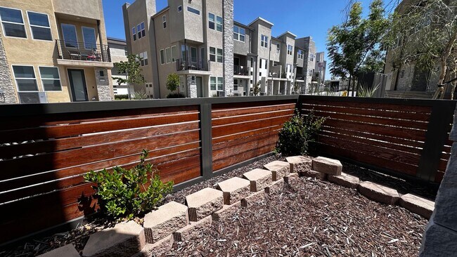 Building Photo - Gorgeous brand new townhome in 3Roots! End...