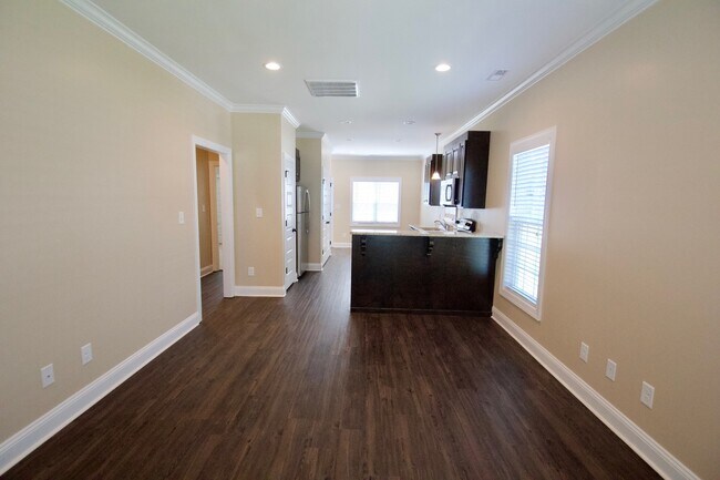 Foto del edificio - "Brand New Construction". Quiet Location, ...