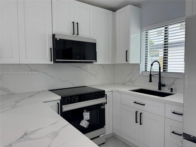 Foto del edificio - 16440 NE 10th Ave