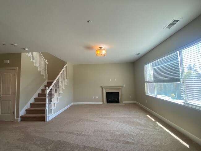 Foto del edificio - Dublin Ranch Two Story, 4 Bed & Loft, 3 Bath, great views and close to Top Rated Schools includin...