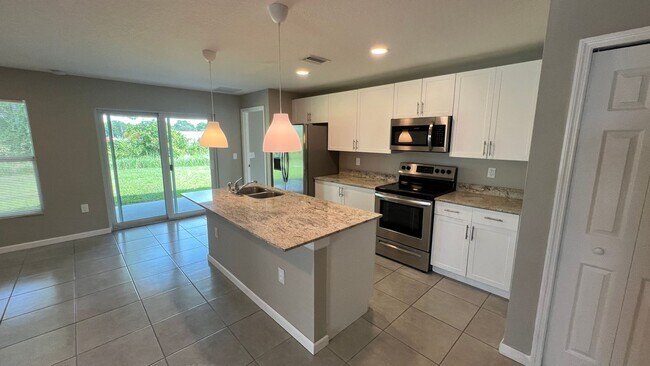 Foto del edificio - Incredible 4 Bedroom, 2 Bathroom Home in P...