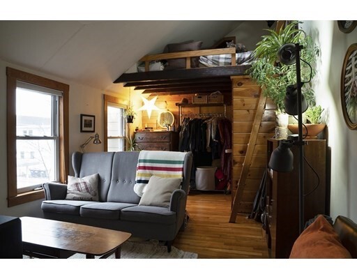 Primary Photo - 77 Oak St