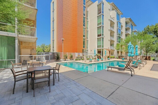 Building Photo - Beautiful at Barton Place!