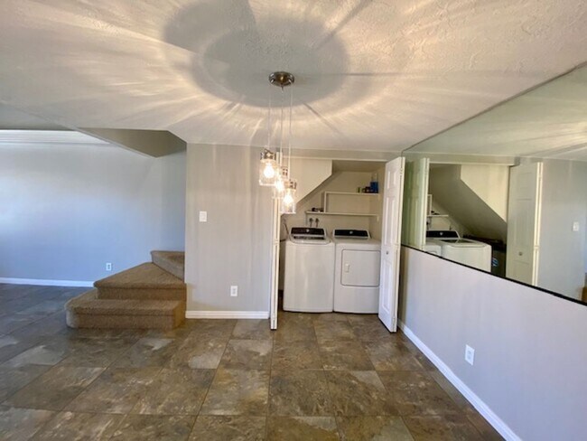 Foto del edificio - 2 BEDROOM APARTMENT DOWNTOWN IN ST. GEORGE