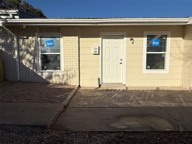 Building Photo - 6510 Hickman Ave