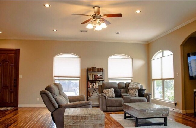 Building Photo - 20600 Highland Lake Dr